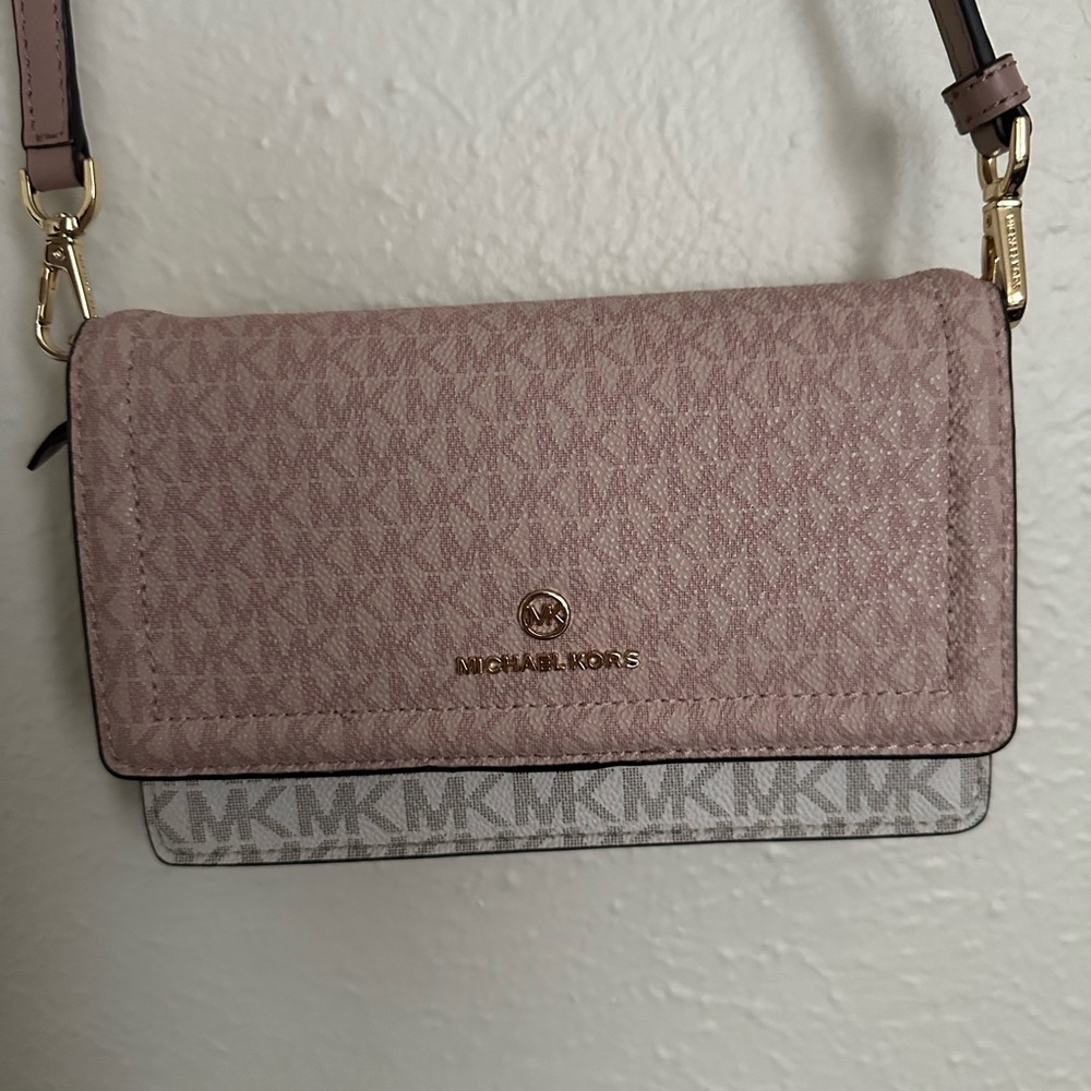 Michael Kors shoulder bag with many pockets inside #likenew #neverworn